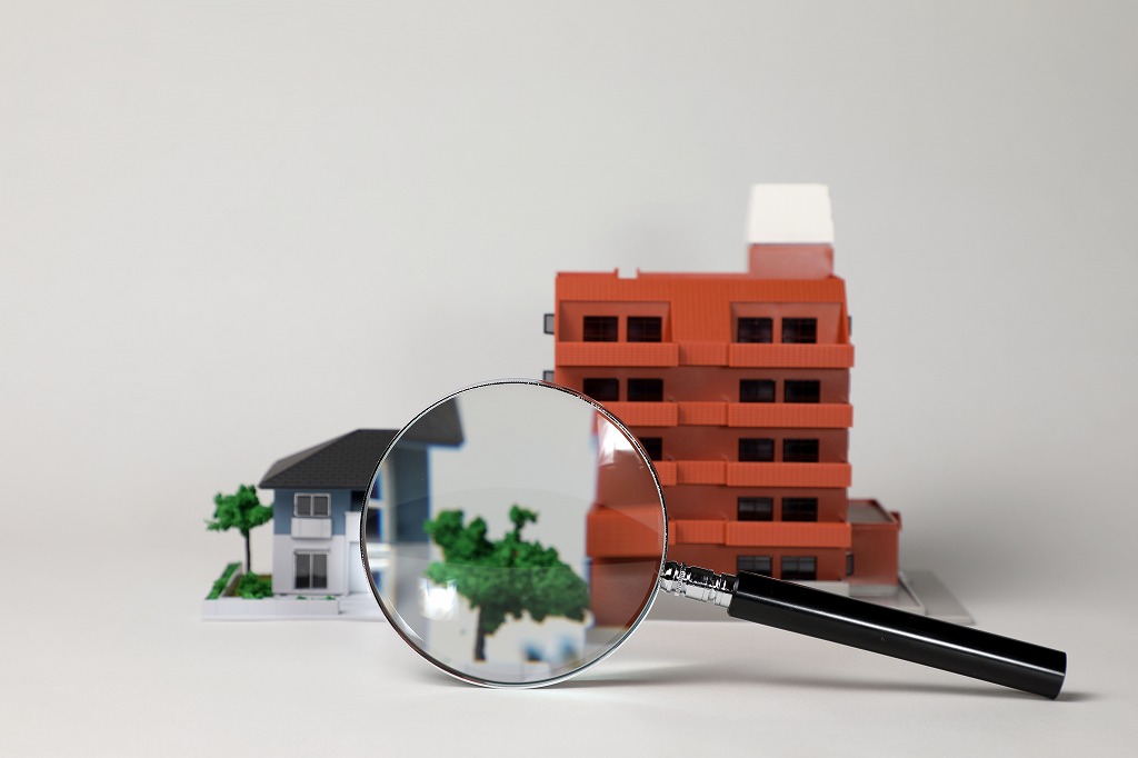 家とビルの模型